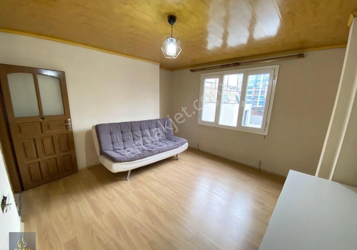 Buca Yıldız Mahallesinde/ Sınav Koleji Yanı / Aile Binası / Kısmi Eşyalı / Teraslı / Kiralık Daire ! - Görsel 2