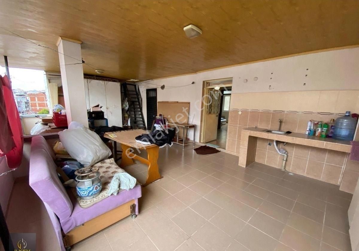 Buca Yıldız Mahallesinde/ Sınav Koleji Yanı / Aile Binası / Kısmi Eşyalı / Teraslı / Kiralık Daire ! - Görsel 6