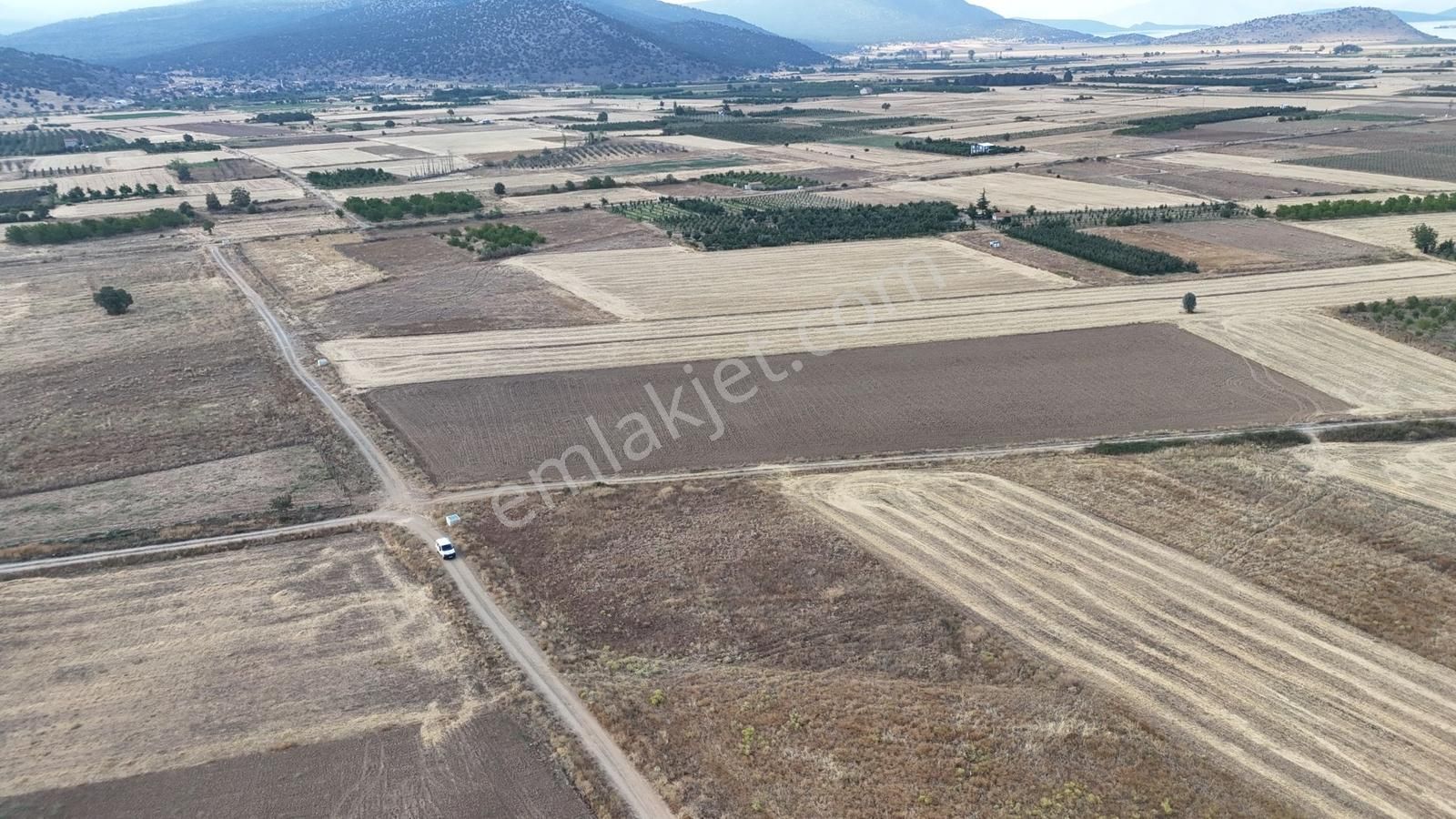 Göl Manzaralı Beyşehir'de 2.516 M² Müstakil Tarla Köşe Parselll - Görsel 15