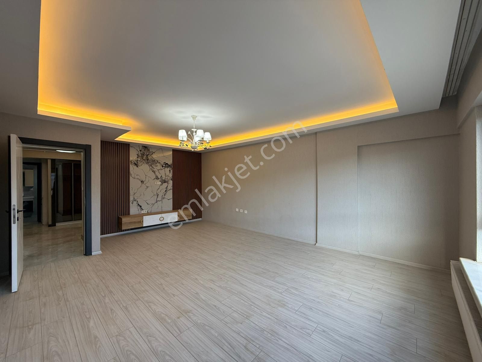 Kariyer'den Etlik Merkezde 3+1 Ultra Lüx Yapılı Kat Konumunda Yüksek Giriş Daire