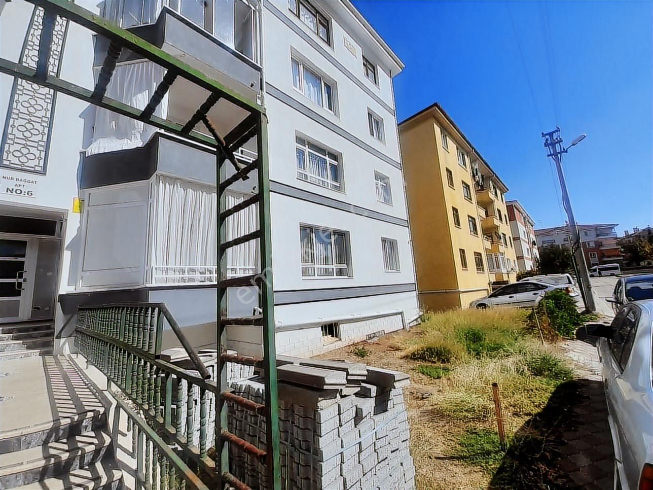 Sincan Plevne Bahçekapı Mah. Fen İşleri Sokak Da Yapılı 3+1daire