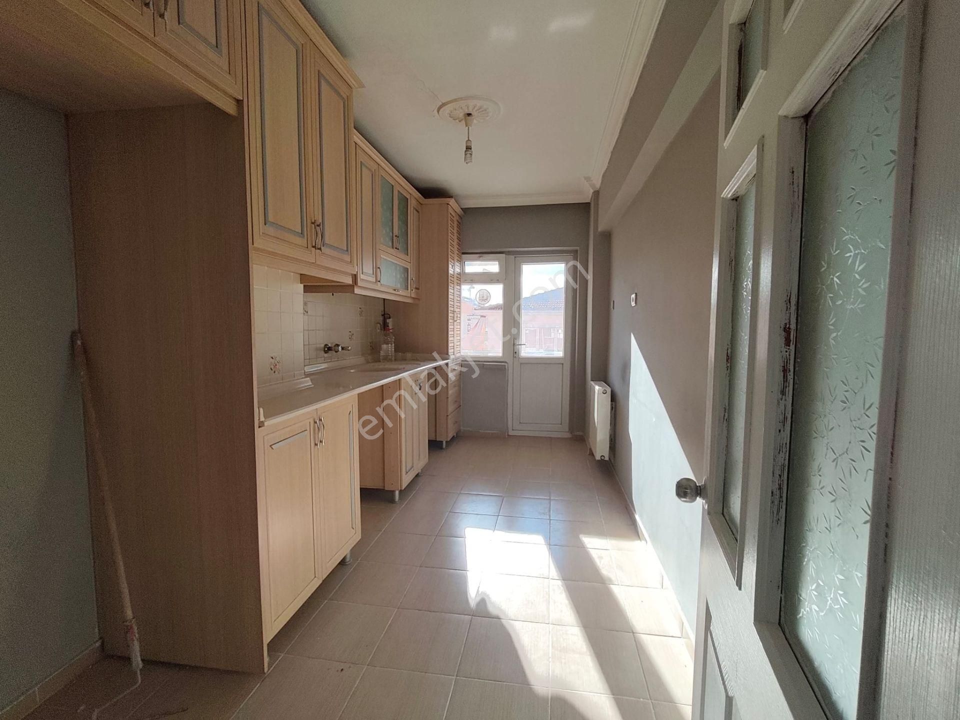 Yılmaz Gayrimenkul'den Ara Katta Yapılı Masrafsız 2849 Pv 3+1 Fırsat Dairesi - Görsel 3