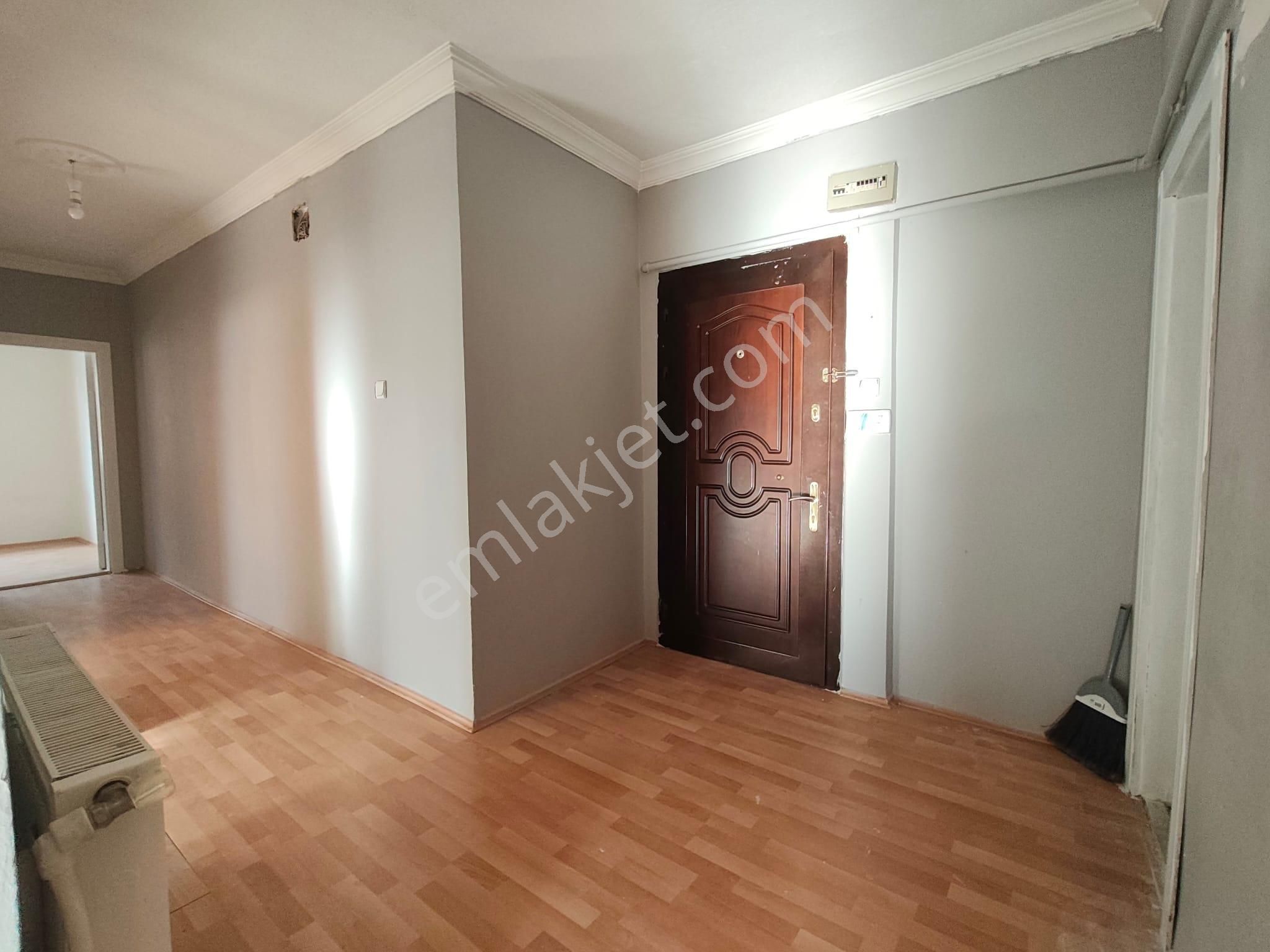 Yılmaz Gayrimenkul'den Ara Katta Yapılı Masrafsız 2849 Pv 3+1 Fırsat Dairesi - Görsel 6