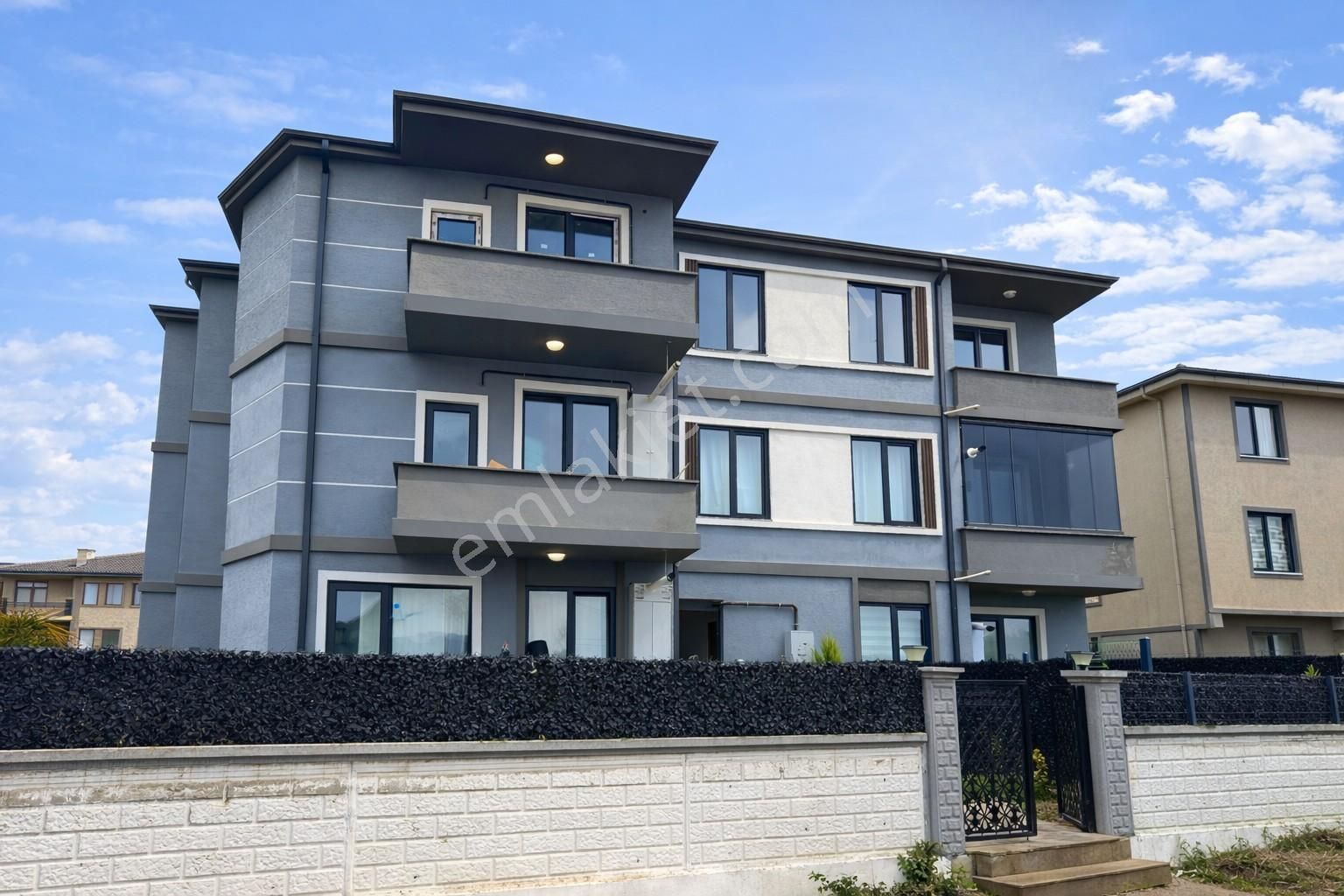Karasu'da Butik Havuzlu Sitede 2+1 Satılık Daire Fırsatı