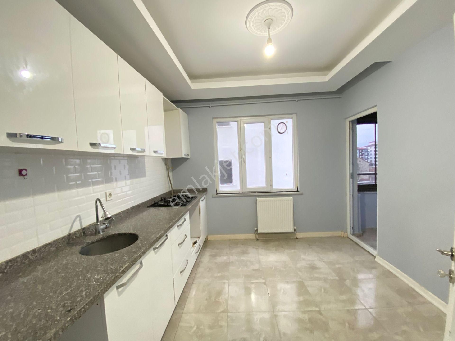 Akyüz Gayrimenkul Den; Merkezı Konumda Iskanlı Kombılı Satılık 2+1 Daire - Görsel 3