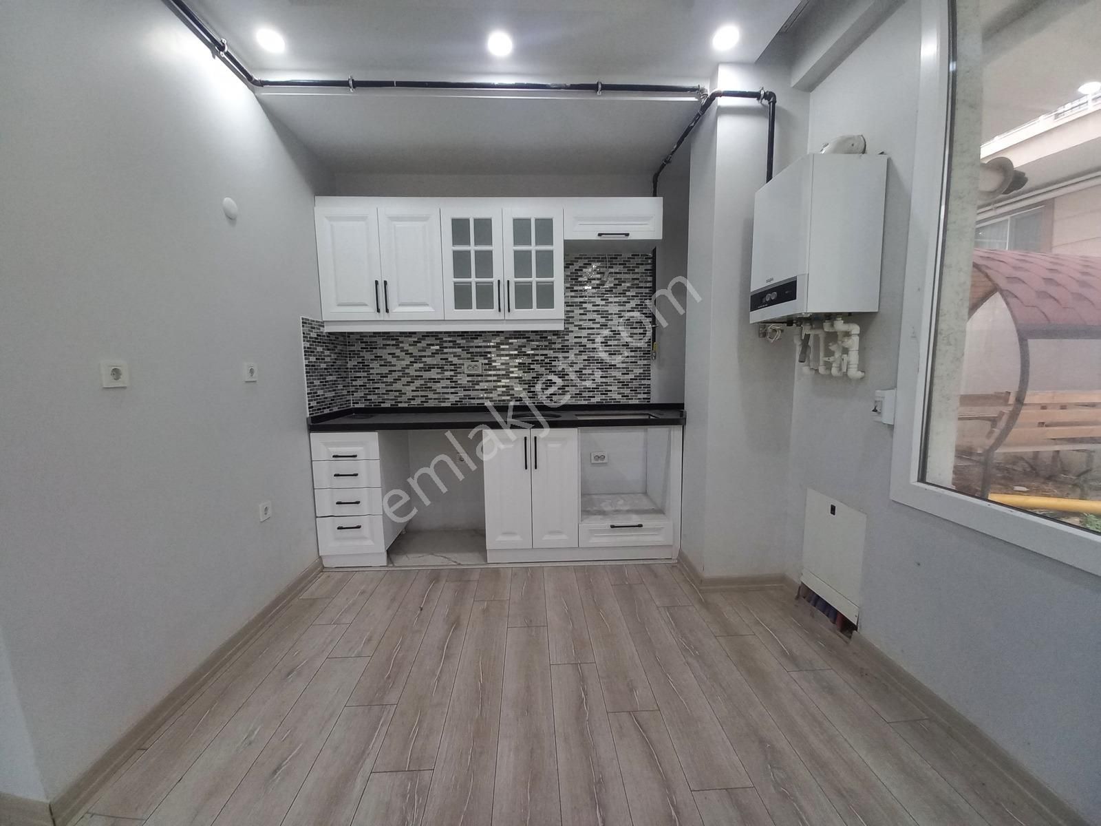 Beylikdüzü Yakuplu Mahallesinde Satılık Bahçe Kulanmlı 2+1 Daire - Görsel 2