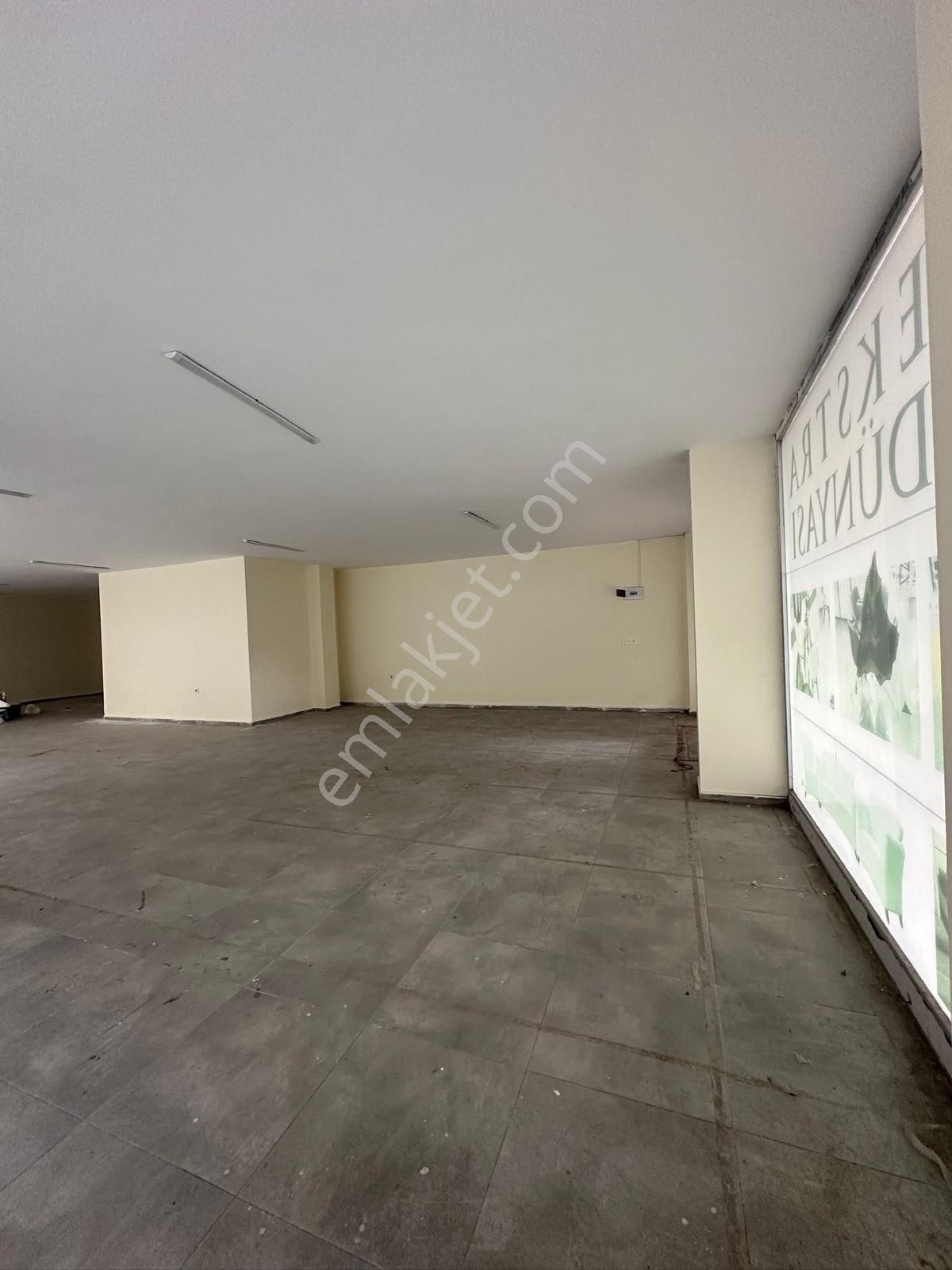Kiralık 165 M2 Dükkan Yakuplu Köşe Başı E5 Yakın - Görsel 7