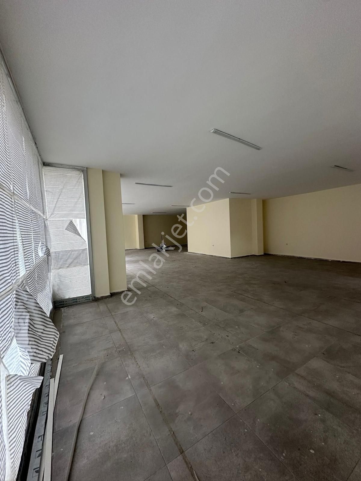 Kiralık 165 M2 Dükkan Yakuplu Köşe Başı E5 Yakın - Görsel 8