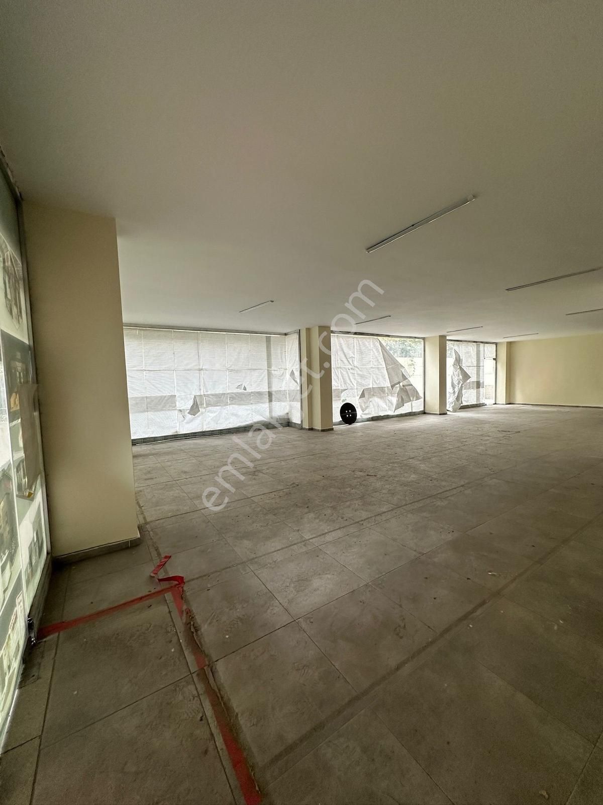 Kiralık 165 M2 Dükkan Yakuplu Köşe Başı E5 Yakın - Görsel 9