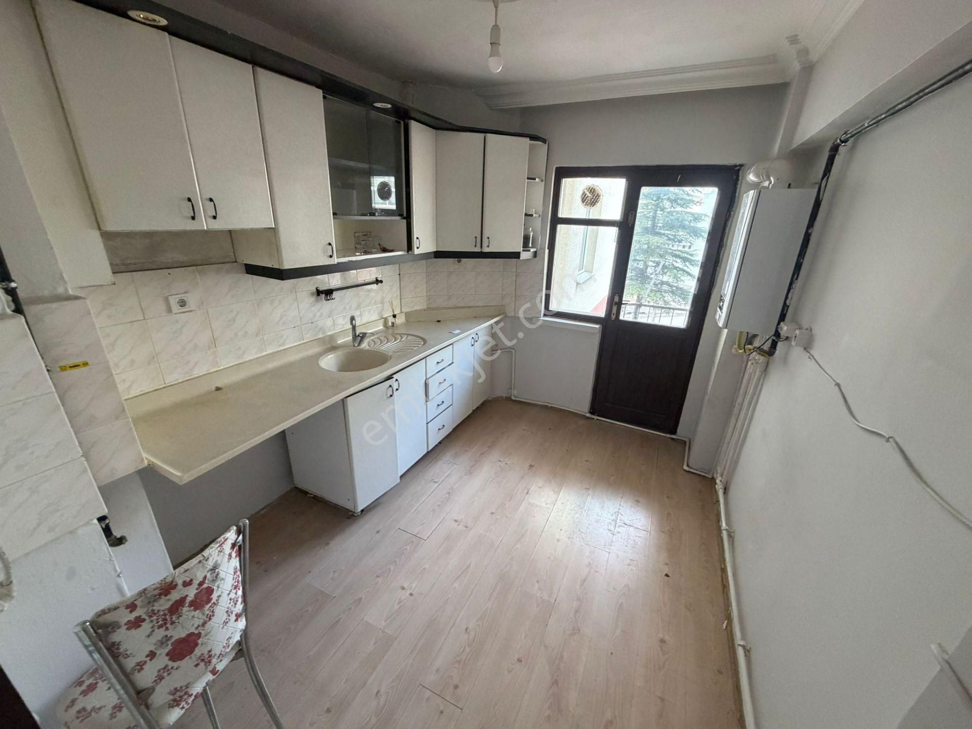 Koza Emlak'tan Ertuğrulgazi Mahalesinde Site İçin De Ara Katta Bağımsız 3+1 Satılık Daire - Görsel 4