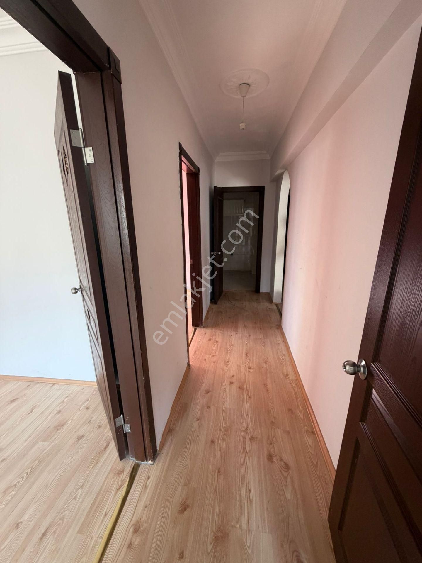 Koza Emlak'tan Ertuğrulgazi Mahalesinde Site İçin De Ara Katta Bağımsız 3+1 Satılık Daire - Görsel 32