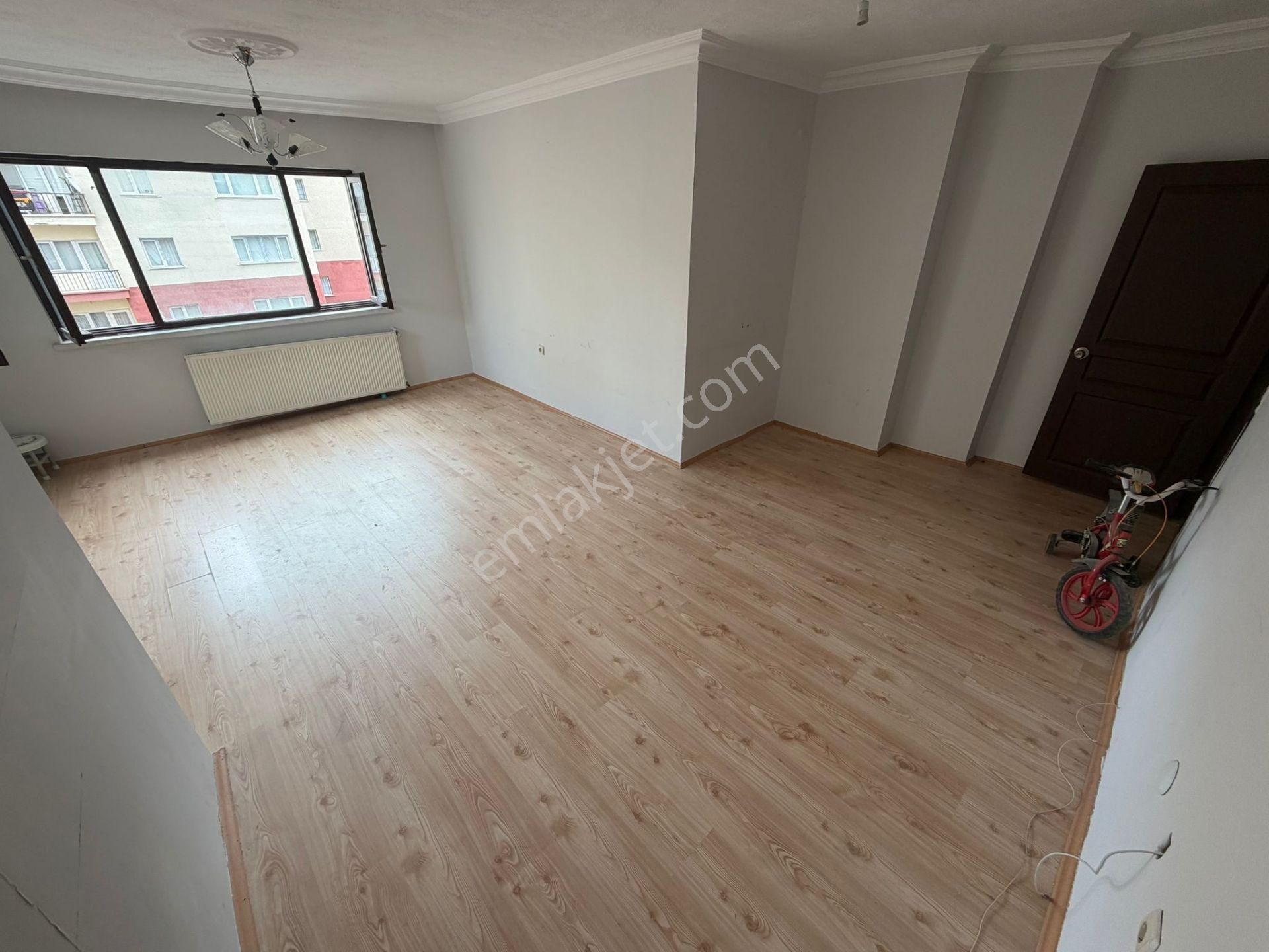 Koza Emlak'tan Ertuğrulgazi Mahalesinde Site İçin De Ara Katta Bağımsız 3+1 Satılık Daire - Görsel 9