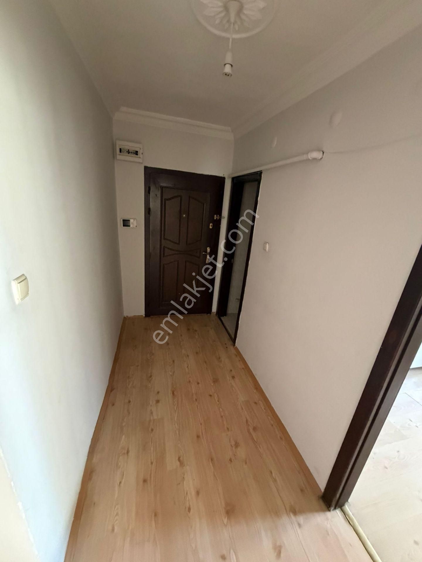 Koza Emlak'tan Ertuğrulgazi Mahalesinde Site İçin De Ara Katta Bağımsız 3+1 Satılık Daire - Görsel 29