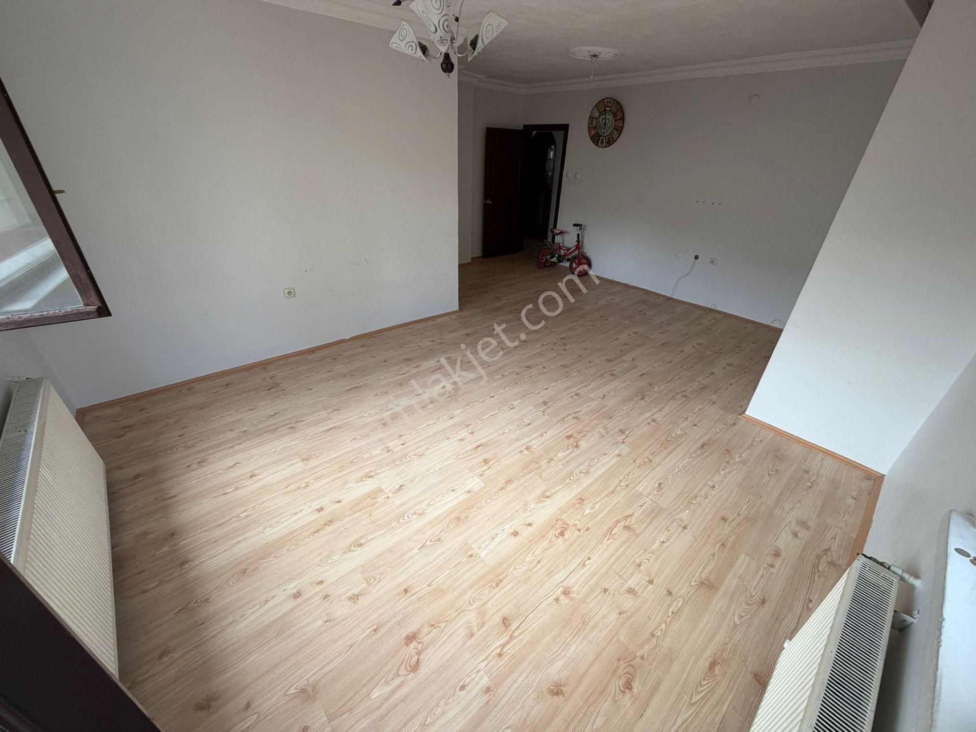 Koza Emlak'tan Ertuğrulgazi Mahalesinde Site İçin De Ara Katta Bağımsız 3+1 Satılık Daire - Görsel 11