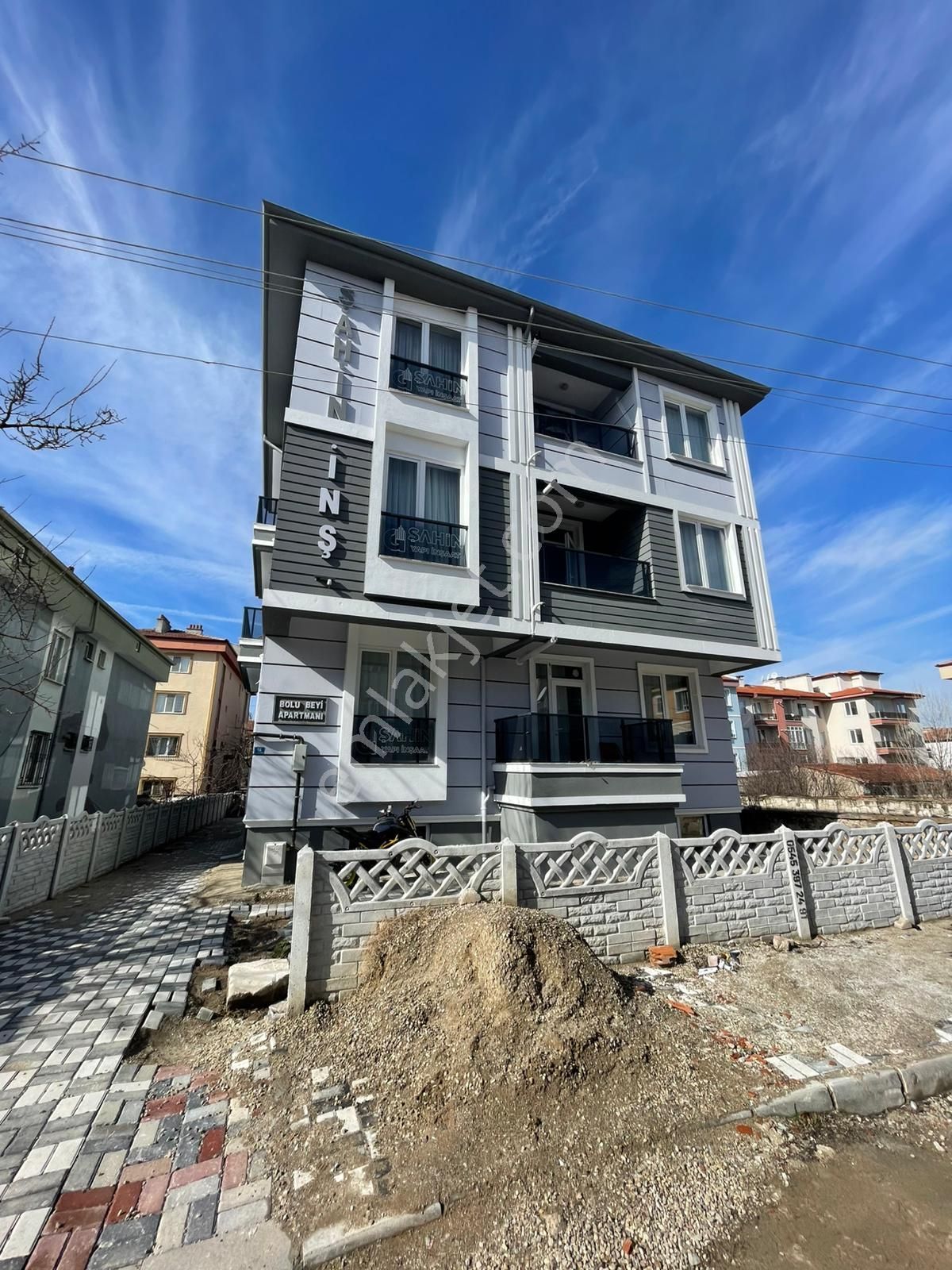 Afyon Üçok Emlaktan Veysel Karani Mah Satılık Sıfır 3+1 Arakat Lüx Daire