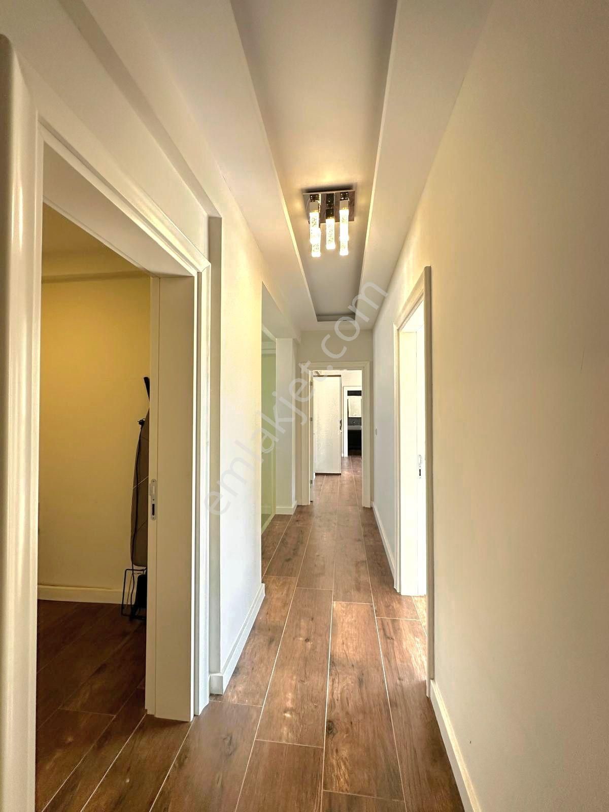 Kuşadasında Özel Havuzlu Köşe Konumlu Tek Müstakil 4+1 Villa - Görsel 21