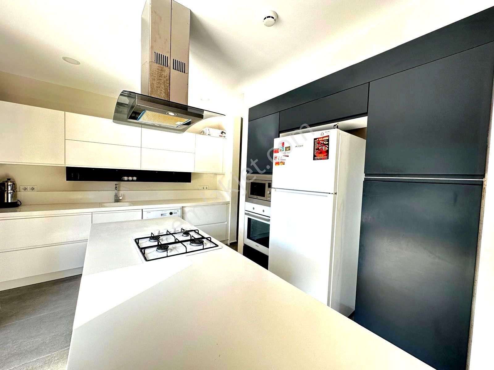 Kuşadasında Özel Havuzlu Köşe Konumlu Tek Müstakil 4+1 Villa - Görsel 8