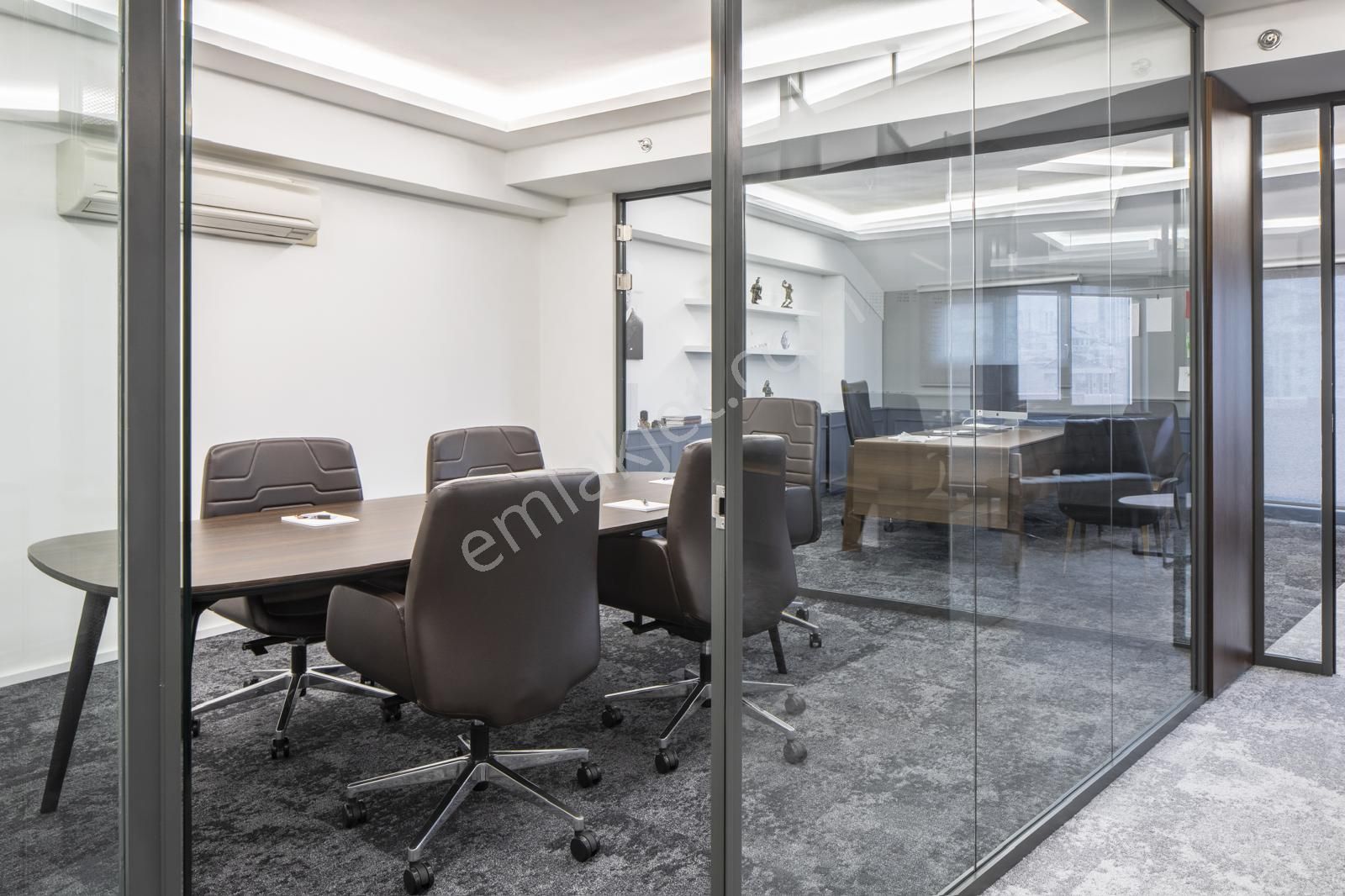 Maltepe Ofistanbul Plaza'da 340m2 Özel Dekorasyonlu Mobilyalı Teraslı Satılık Ofis - Görsel 12
