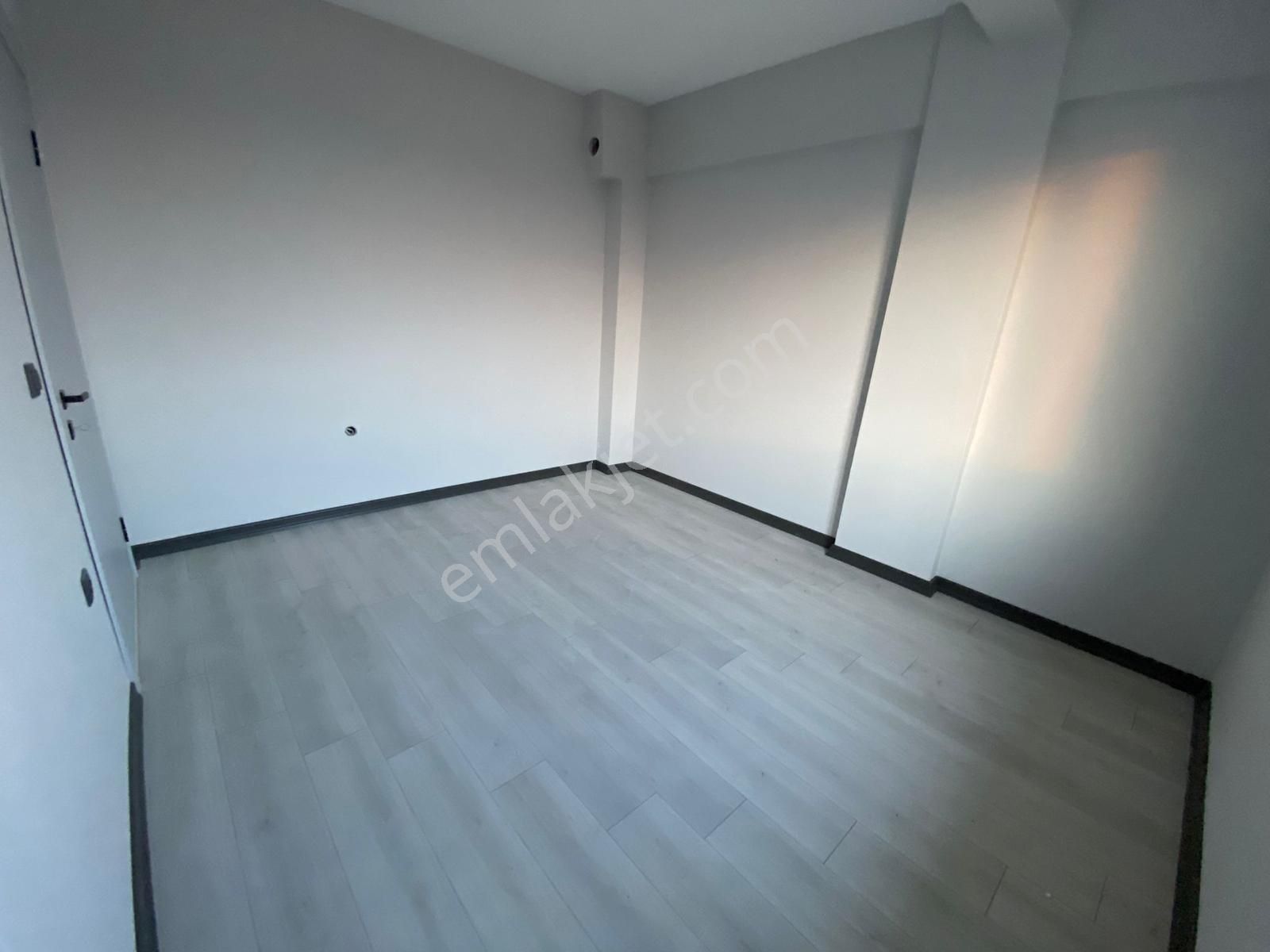 Dumlupınar Mahhallesinde İskanlı Caddeye Yakın Satılık Daire - Görsel 3