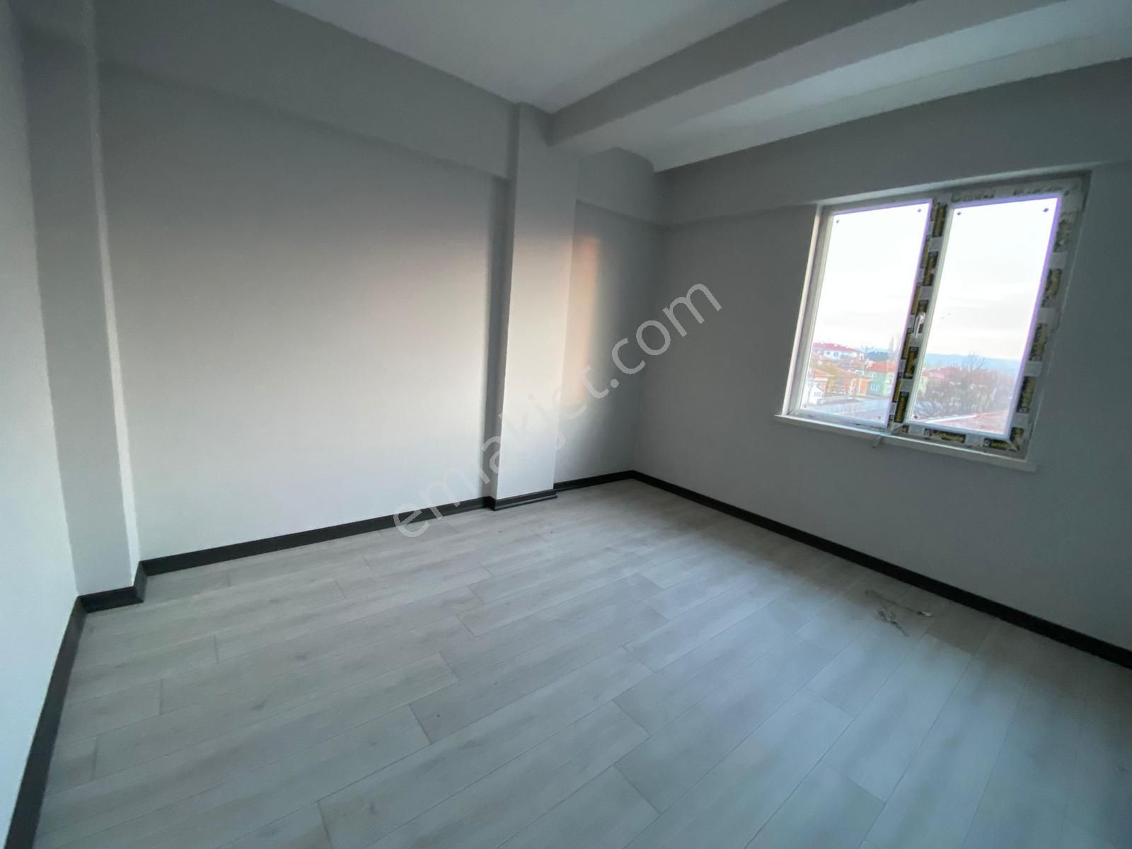 Dumlupınar Mahhallesinde İskanlı Caddeye Yakın Satılık Daire - Görsel 14