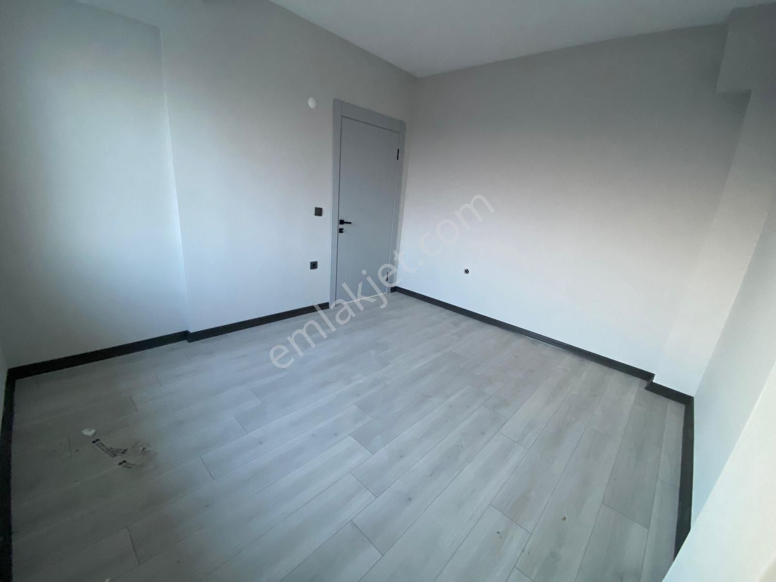 Dumlupınar Mahhallesinde İskanlı Caddeye Yakın Satılık Daire - Görsel 13