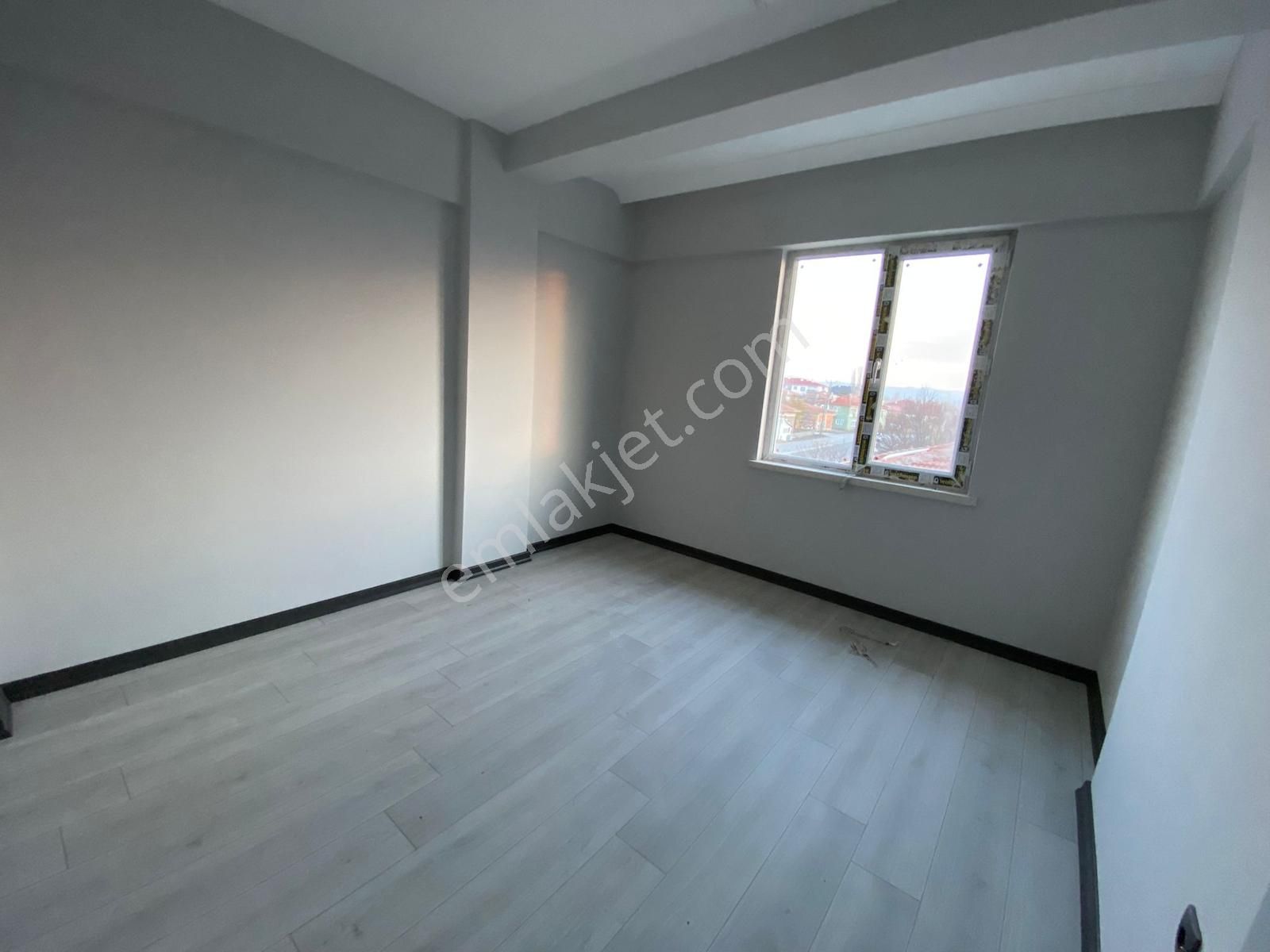 Dumlupınar Mahhallesinde İskanlı Caddeye Yakın Satılık Daire - Görsel 5