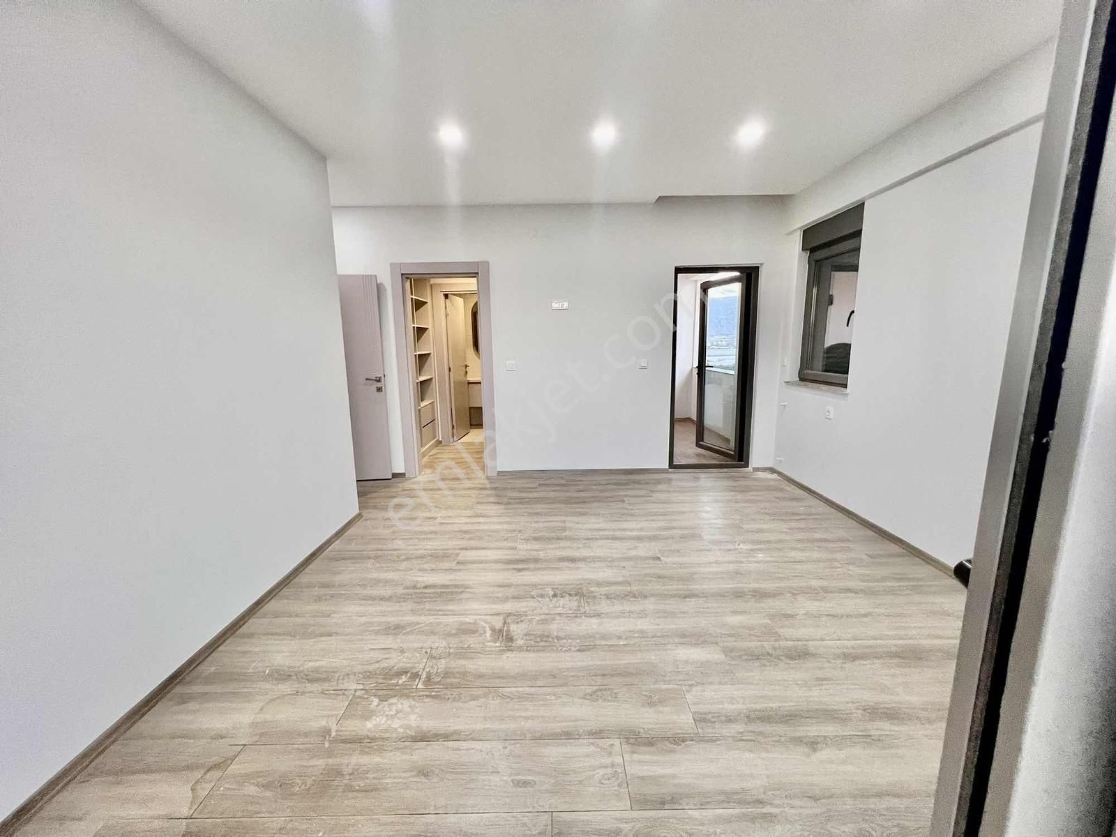 Kumluca Anacaddede 180 M2 3+1 Sıfır Lüks Daire - Görsel 25