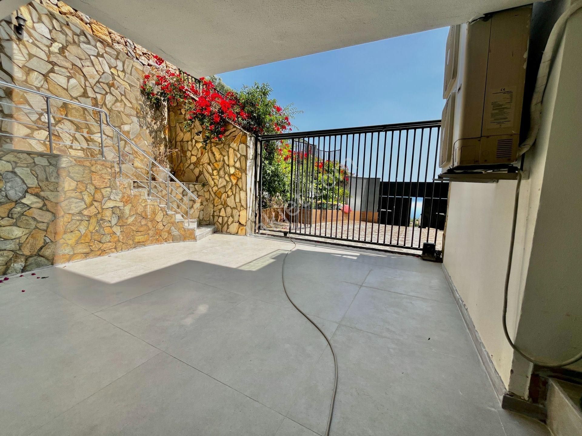 Alanya Bektaş’ta Asla Kapanmayan Deniz Ve Kale Manzaralı Lüks Villa - Görsel 32