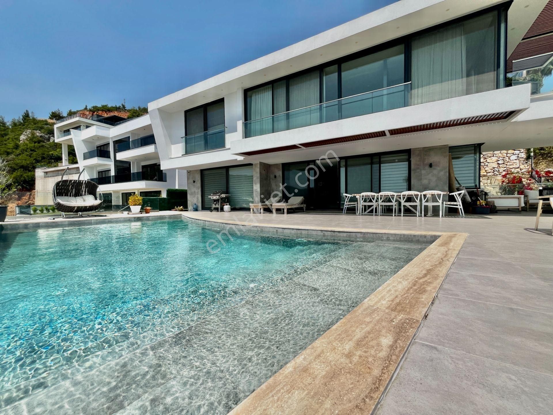 Alanya Bektaş’ta Asla Kapanmayan Deniz Ve Kale Manzaralı Lüks Villa - Görsel 8