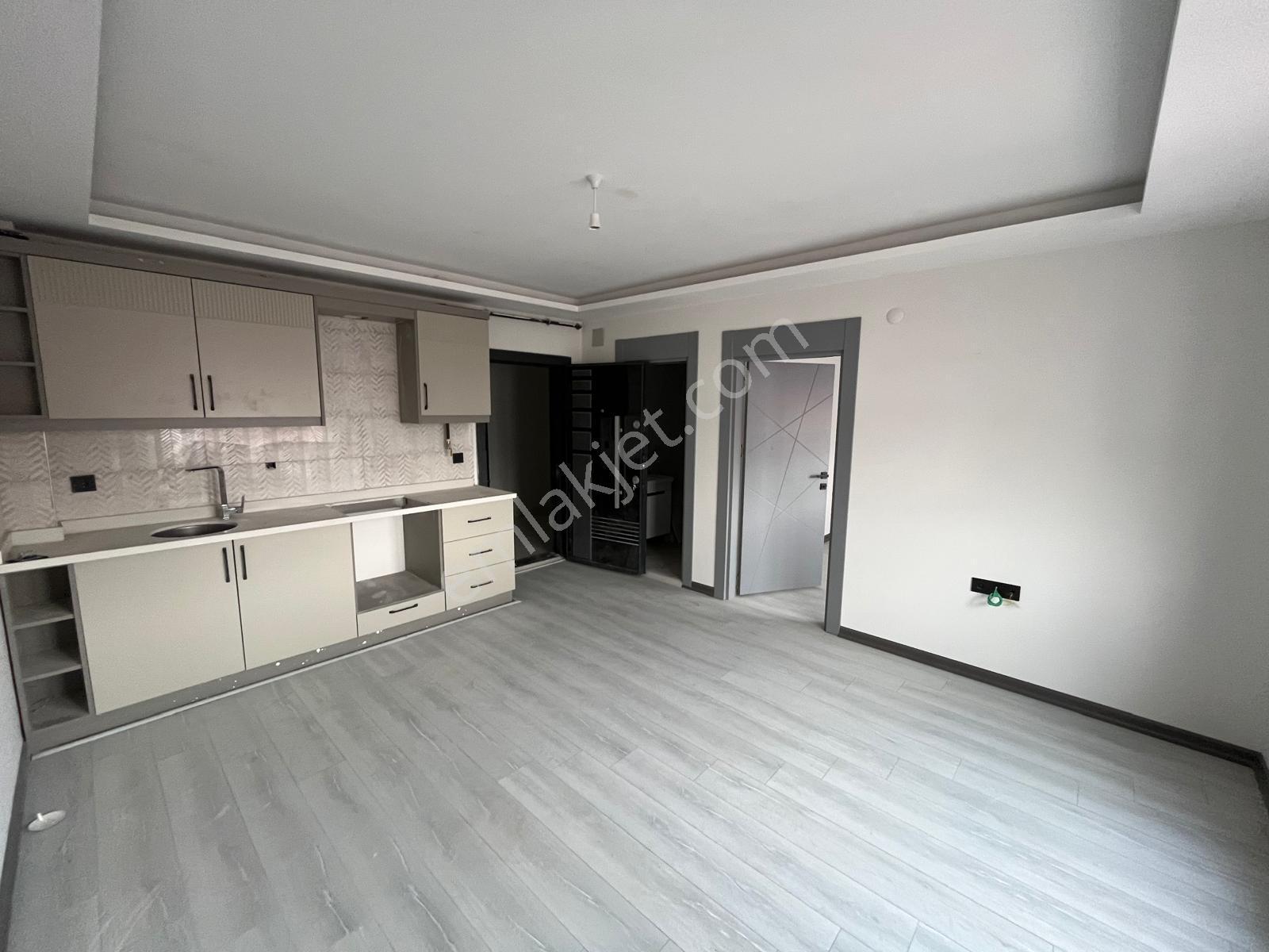 Cumhuriyet Mahallesinde Satılık Sıfır 1+1 Daire