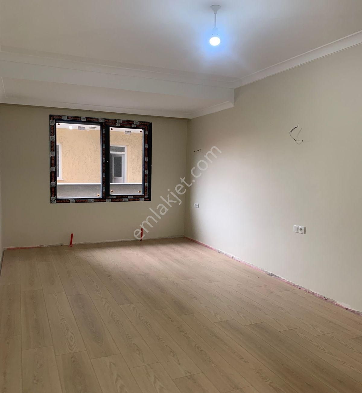 Müslüm Emlaktan Reşitpaşa Caddesinde 2+1 Ara Kat Daire