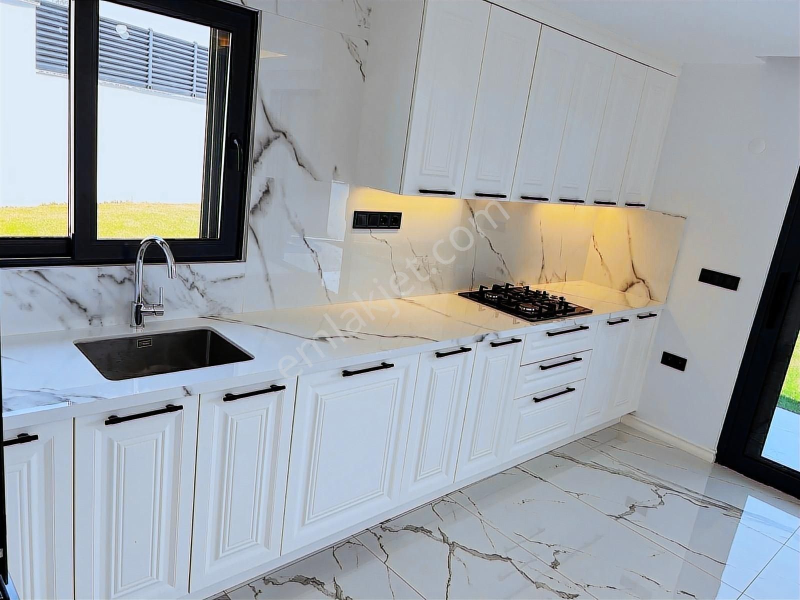 Güre'de, Deniz Manzaralı Müstakil Havuzlu Ultra Lüks 3+2 Villa - Görsel 18