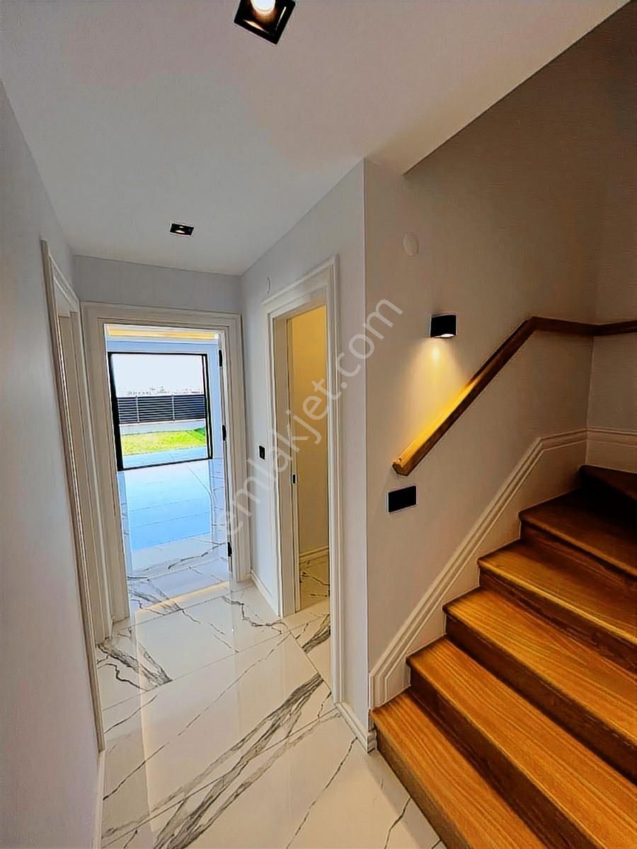 Güre'de, Deniz Manzaralı Müstakil Havuzlu Ultra Lüks 3+2 Villa - Görsel 31