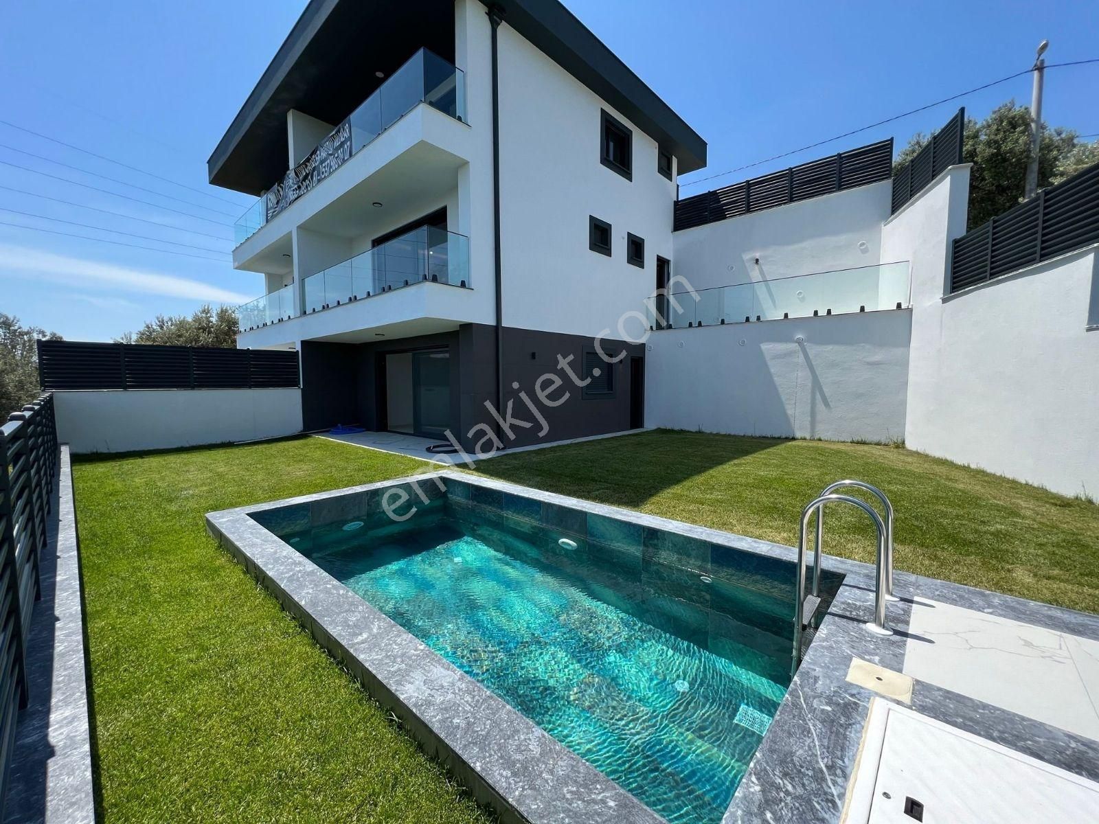 Güre'de, Deniz Manzaralı Müstakil Havuzlu Ultra Lüks 3+2 Villa