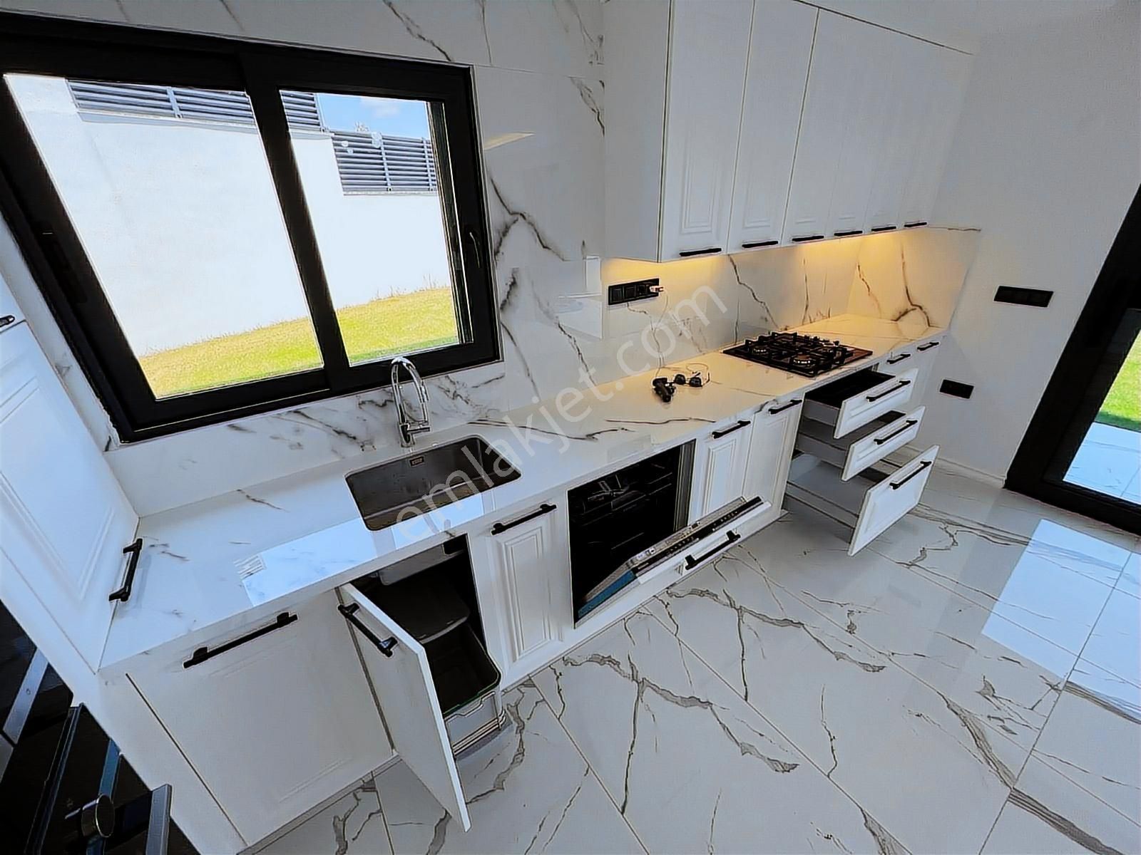 Güre'de, Deniz Manzaralı Müstakil Havuzlu Ultra Lüks 3+2 Villa - Görsel 12