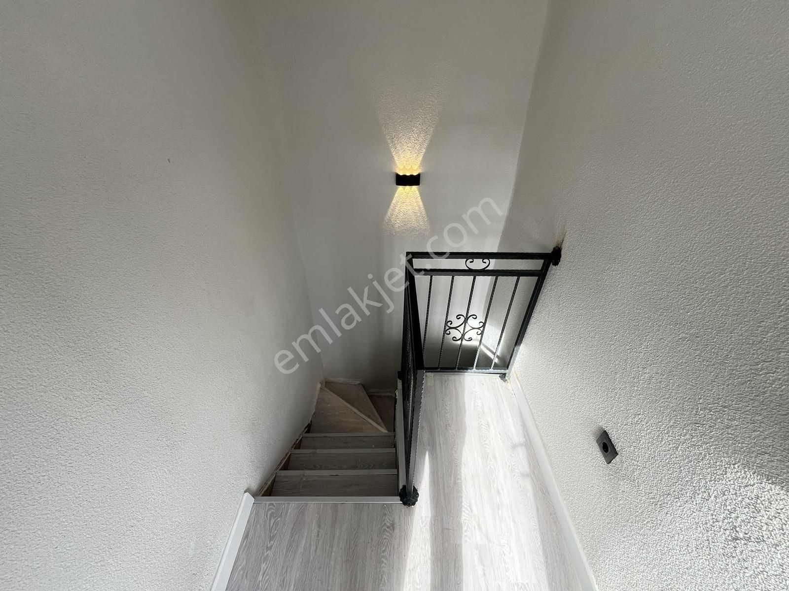 Gürsoy'dan Kızılkeçilide Müstakil Bahçeli Köy Evi - Görsel 8