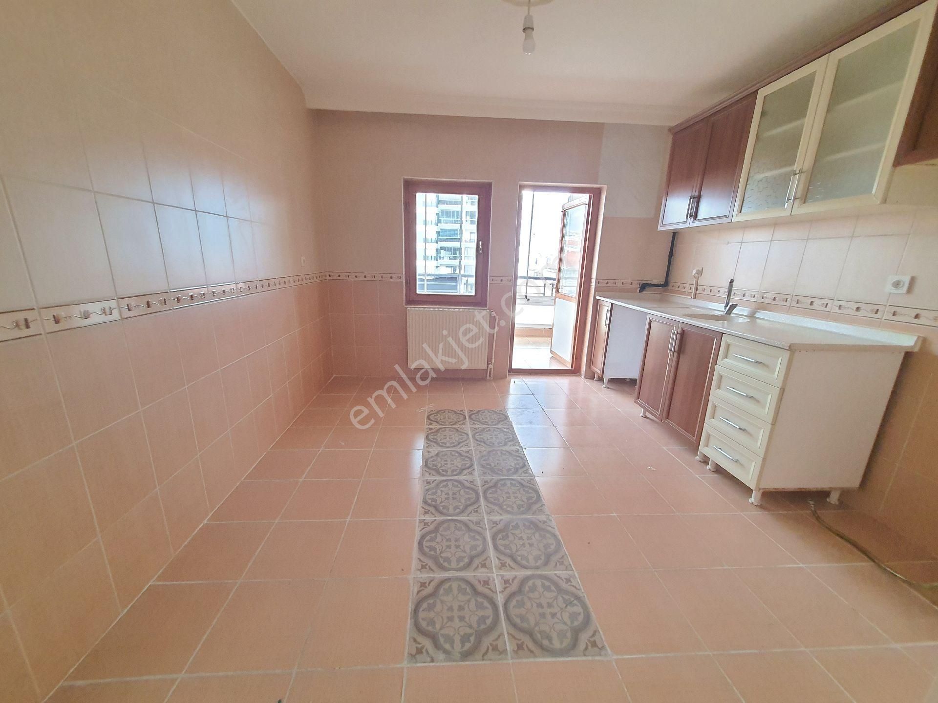 Şentepe'nin Kalbi 3+1 Site Dairesi Telefern Oldu Cadde Manzaralı - Görsel 16