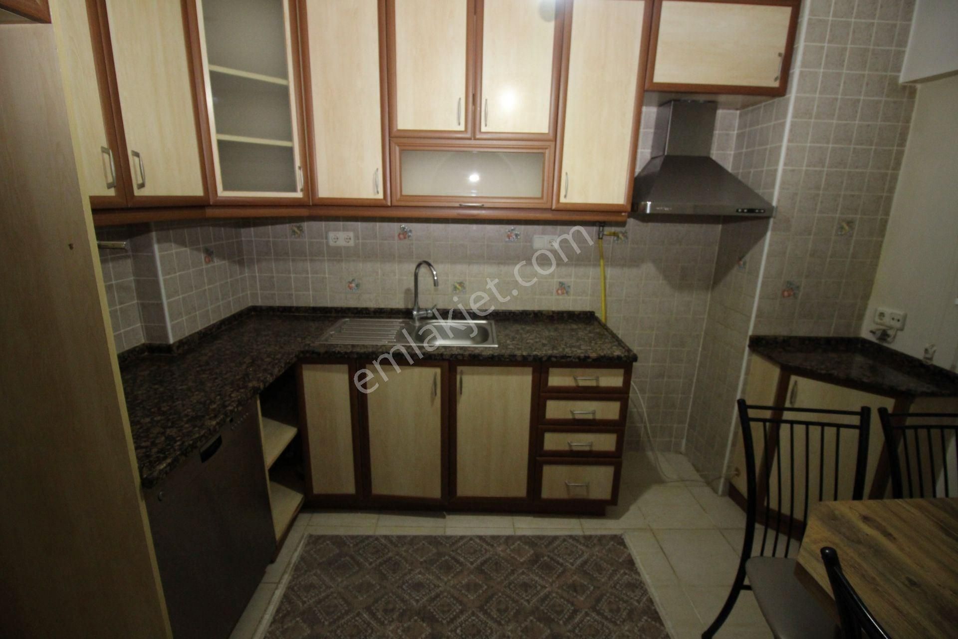 Göztepe Metro Çıkışı Cadde Üzeri Arakat 3+1 Eşyalı Kiralık Daire - Görsel 8
