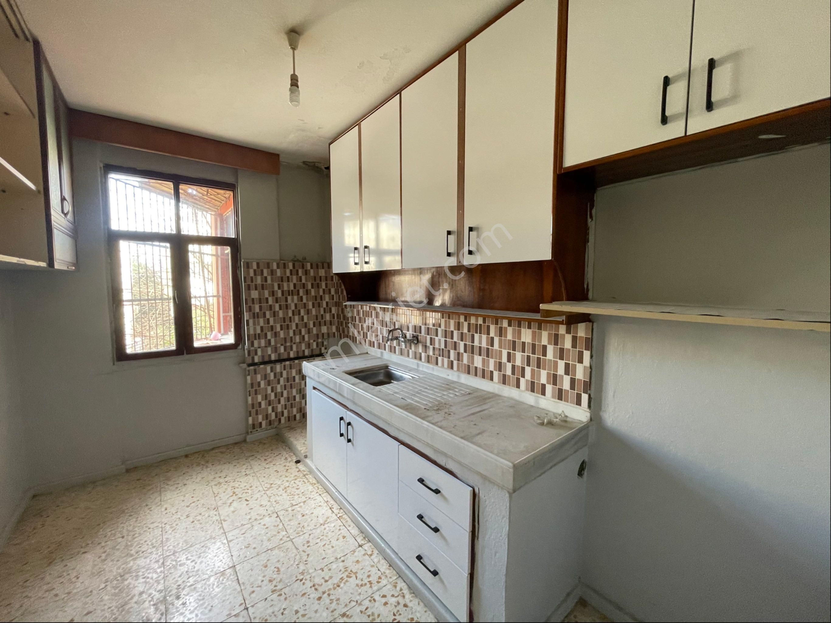 Fatihte 3+1 Kapalı Mutfak Parkeli Müstakil - Görsel 12