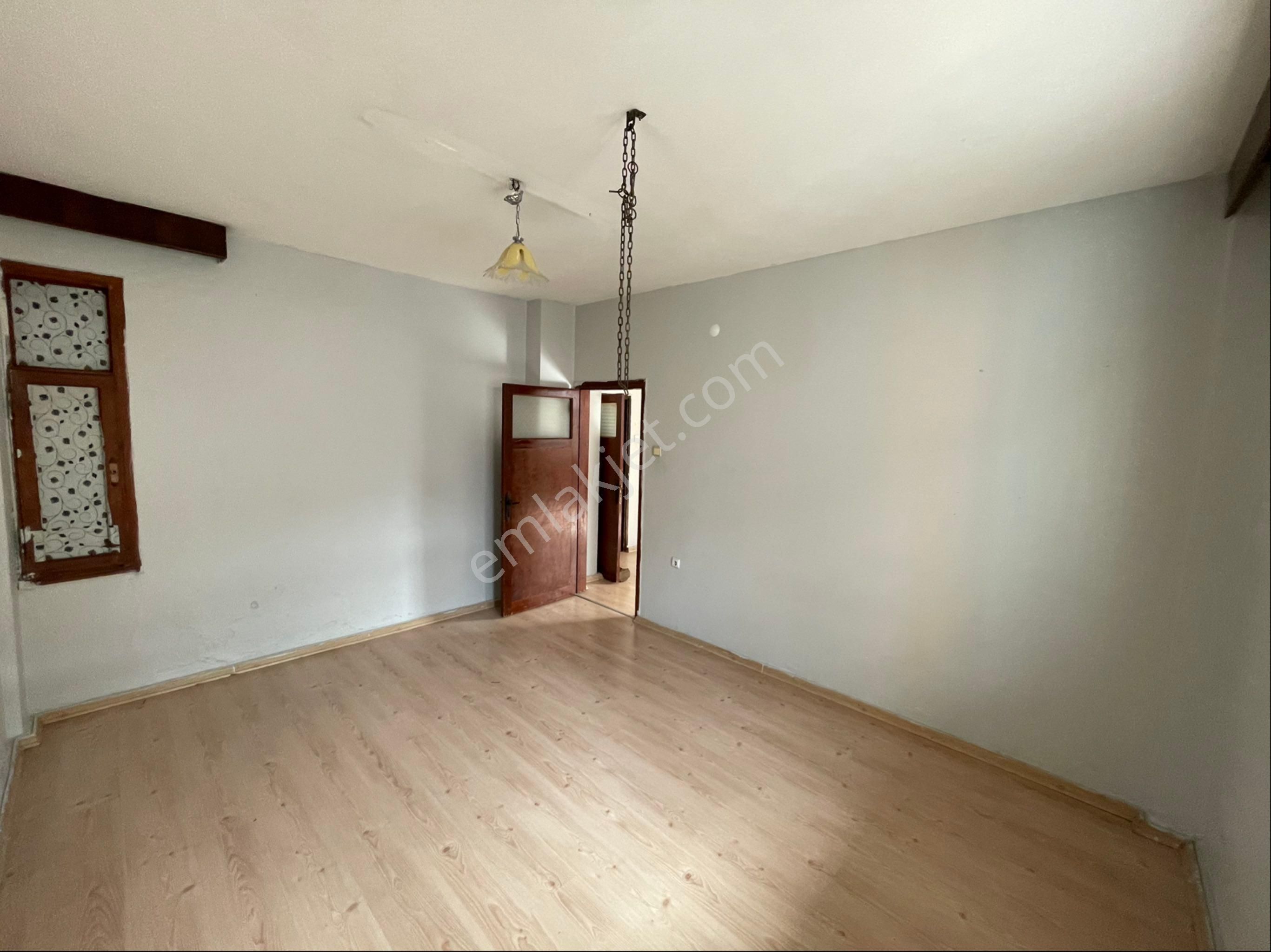 Fatihte 3+1 Kapalı Mutfak Parkeli Müstakil - Görsel 11