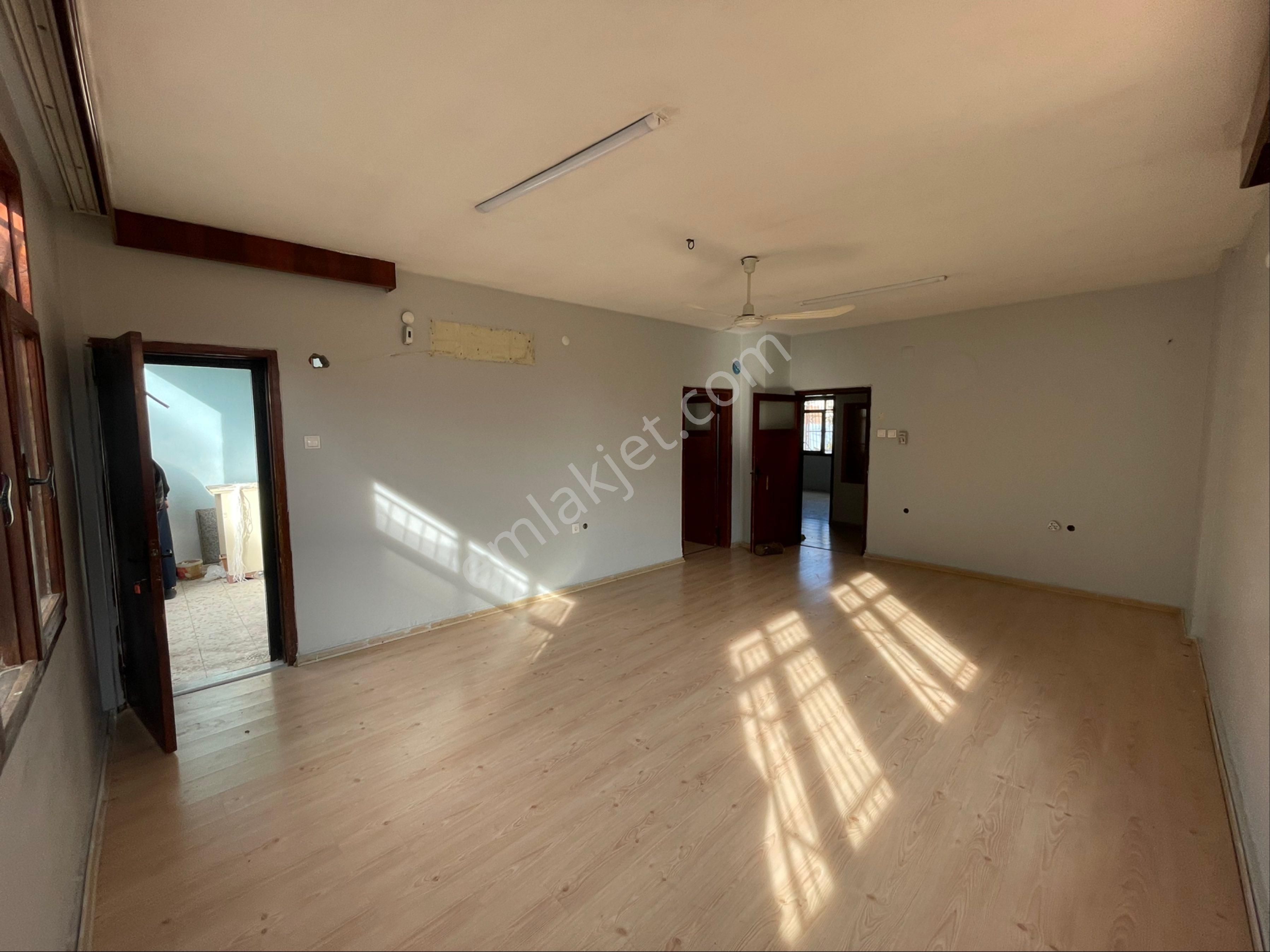 Fatihte 3+1 Kapalı Mutfak Parkeli Müstakil - Görsel 7