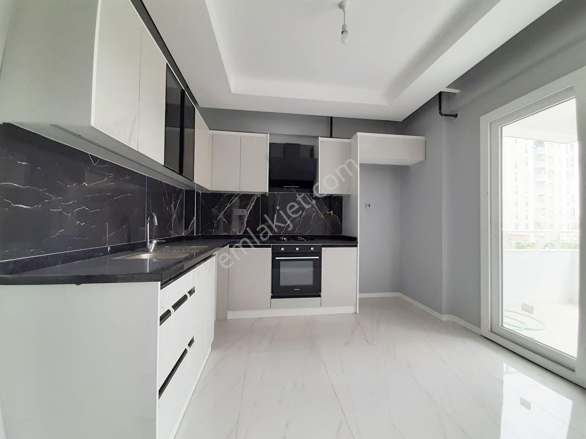 Kıyı Boyu Aydınlar'da Yatay Mimari Sosyal Aktiviteli Site İçi Kapalı Mutfaklı Kat Seçhenekli Lüks