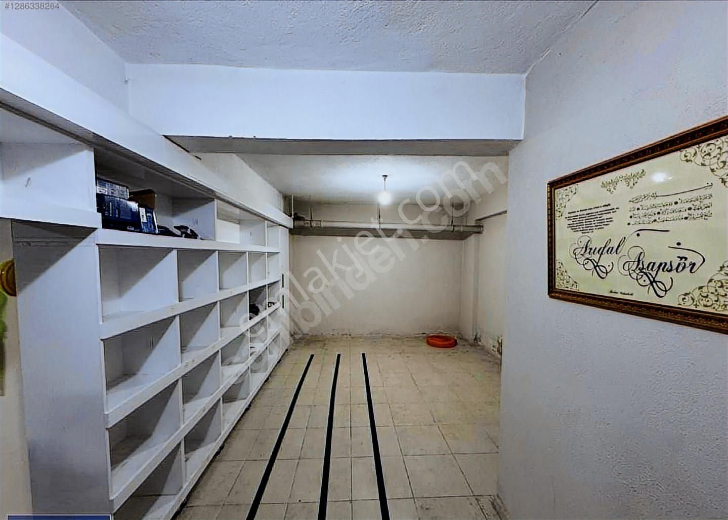 Ali Ulvi Kurucu Caddesi Üzerinde İşlek Yapılı Kepenkli Fırsat - Görsel 35