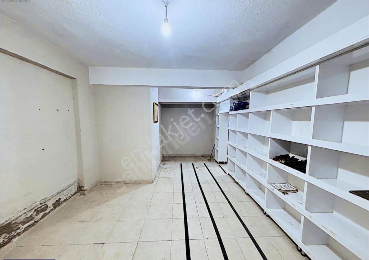 Ali Ulvi Kurucu Caddesi Üzerinde İşlek Yapılı Kepenkli Fırsat - Görsel 4