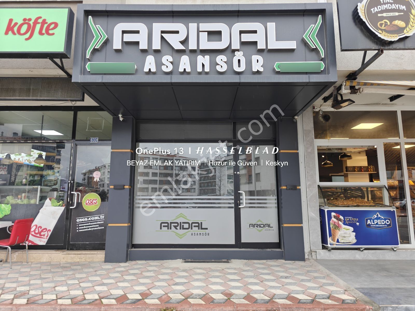 Ali Ulvi Kurucu Caddesi Üzerinde İşlek Yapılı Kepenkli Fırsat - Görsel 24