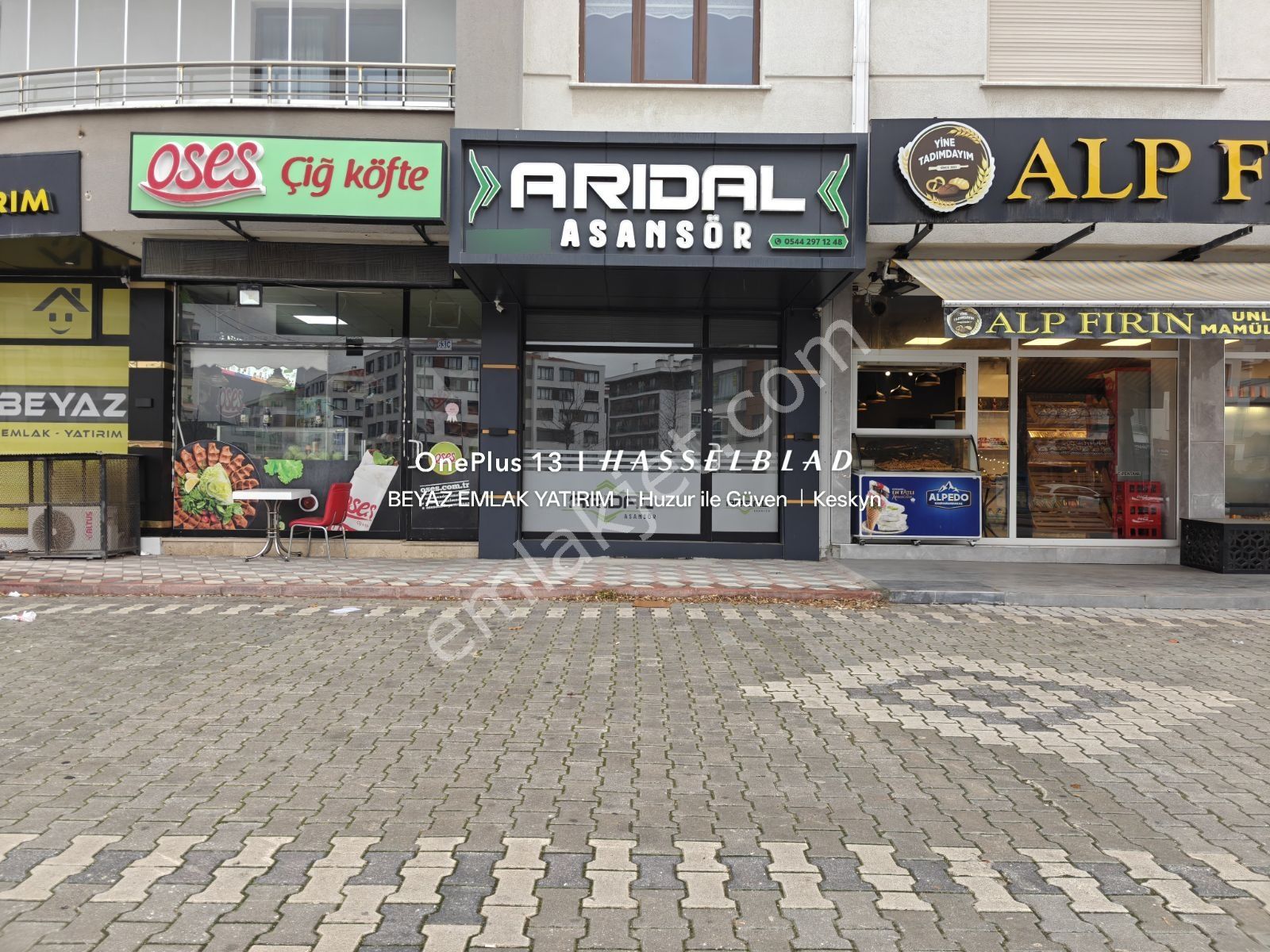 Ali Ulvi Kurucu Caddesi Üzerinde İşlek Yapılı Kepenkli Fırsat