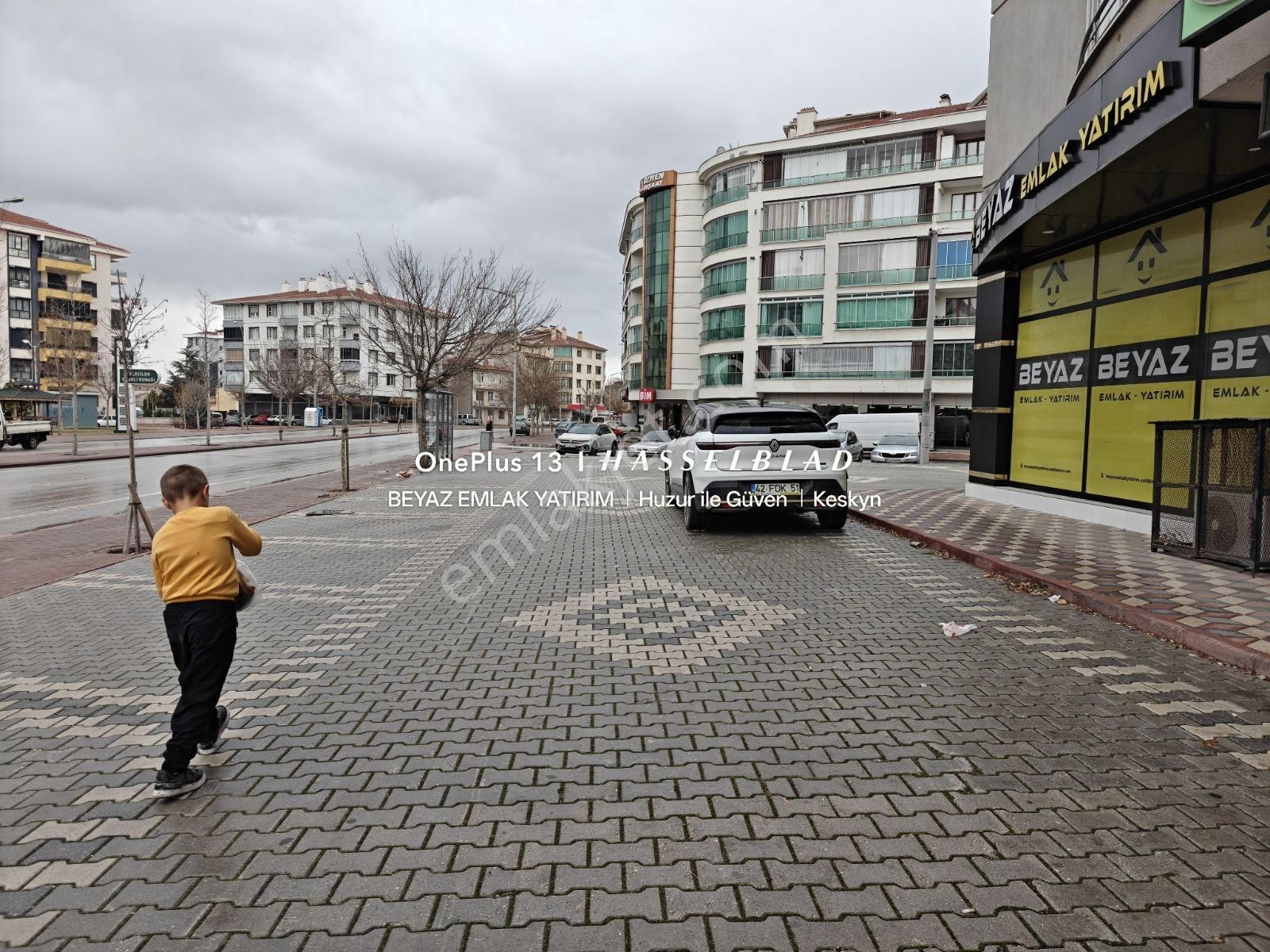 Ali Ulvi Kurucu Caddesi Üzerinde İşlek Yapılı Kepenkli Fırsat - Görsel 8