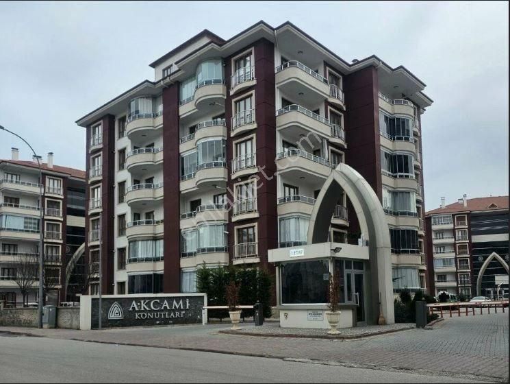 Akcami Konutlarında Geniş 145m Ödemesiz Ara Kat Satılık 3+1 Daire