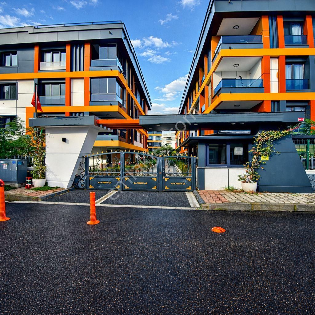 Beylikdüzü Merkezi Konum'da Güvenlikli Full Konsept Site İçi 3+1 Arakat !!!