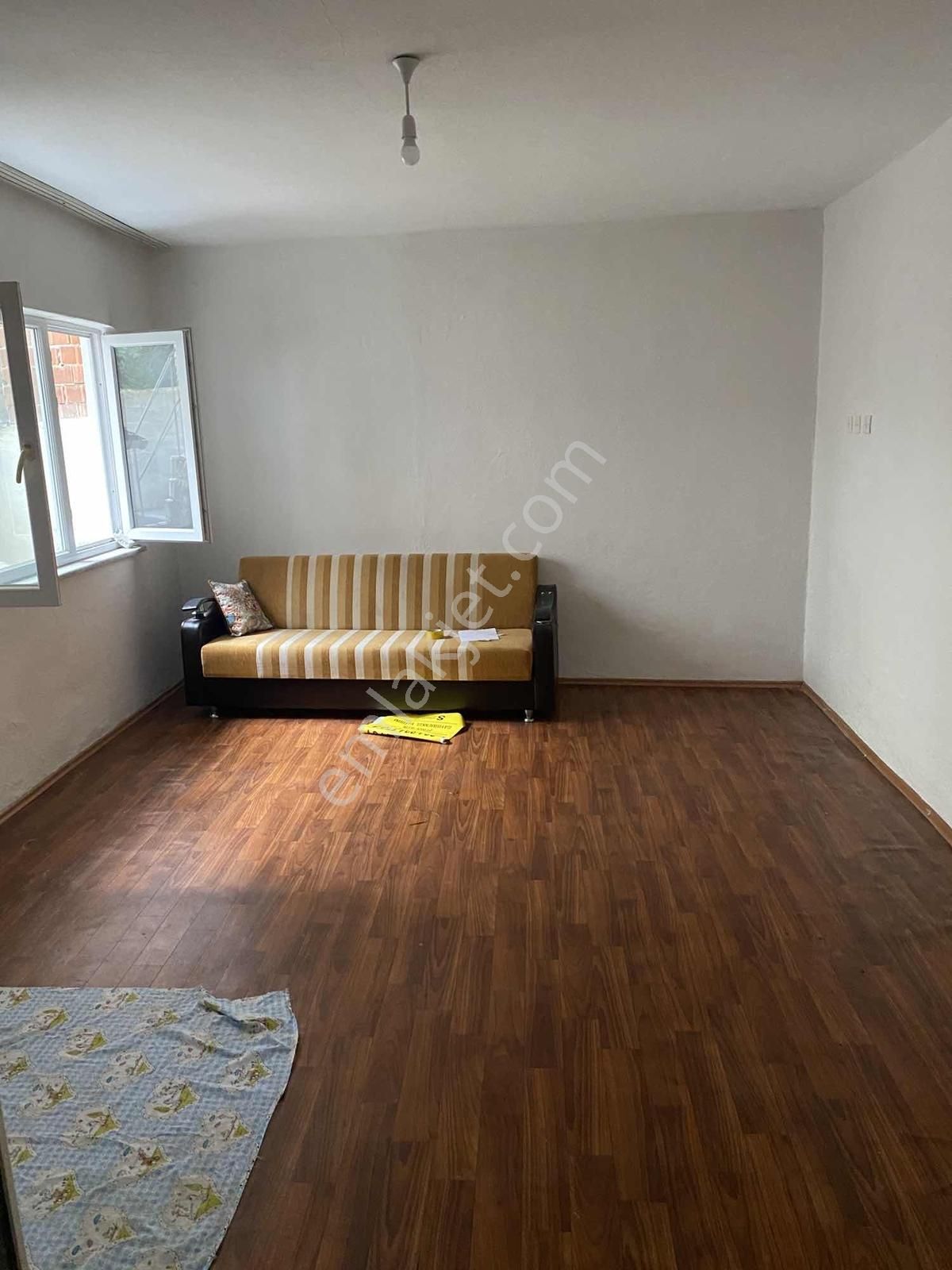 Acil Soğanlı Kanalboyunda İki Katlı Bahçeli Müstakil Bina - Görsel 21